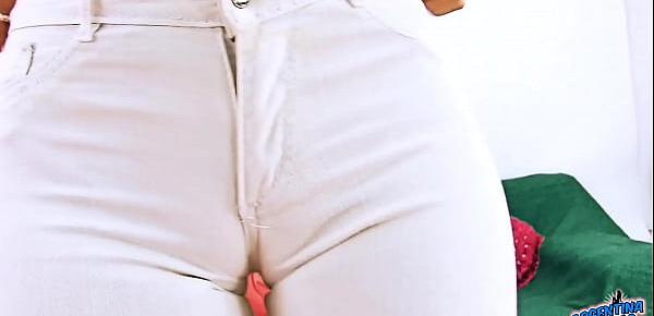  INCREDIBLE FIRM ASS Beauty In Ultra Tight Jeans. CAMELTOE!